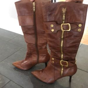 Guess boots in real leather. Redone soul.